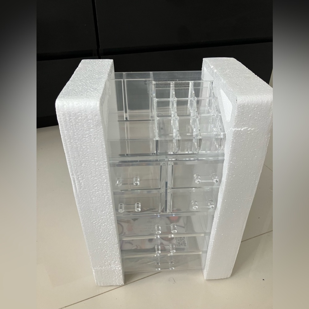 Make up storage